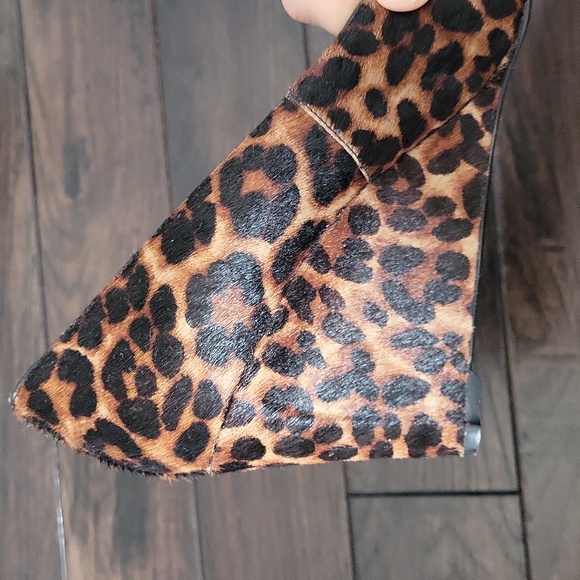 Enzo Angiolini Animal Print Heels with Metallic Tips - Picture 3 of 4